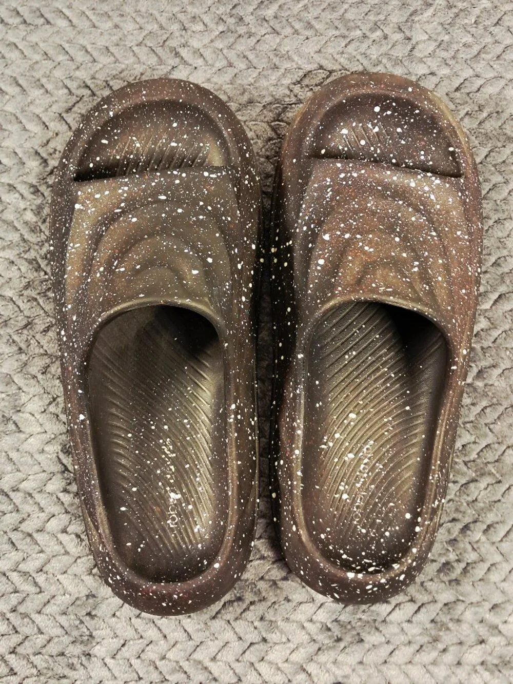 Mens sz 11 slip on sandals